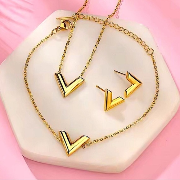 Gold Plated V Design Necklace Bracelet Earrings Set Luxury Stainless Steel - Picture 1 of 10